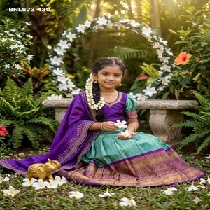 Proveedor de la India de conjuntos de lehenga, blusa y dupatta para niños, de excelente calidad, para festivales, de seda con diseño tejido en zari. - Product Image 1