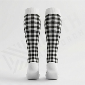 Chaussettes à carreaux mi-hautes pour adultes, respirantes, tricotées, style décontracté, motif à carreaux blanc et noir, coupe régulière - Product Image 2