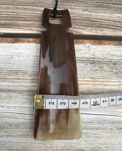 Chausse-pied long en corne naturelle, surface lisse, accessoire d'entretien de chaussures de qualité supérieure par Madiha Art And Craft - Product Image 1