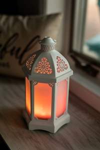 Linterna Árabe Dorada Tradicional para Ramadán, Lámpara de Metal Ornamentada, Decoración para Ramadán, Linterna, Dorada - Product Image 3