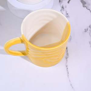 Ensemble de 4 tasses en céramique Sunstone Yellow Coastal Wave - Product Image 4