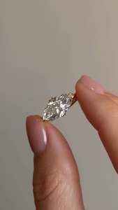 Bague de fiançailles élégante en or avec diamant solitaire de laboratoire taille marquise, pierres latérales certifiées IGI, bijoux de mariage pour femme - Product Image 2