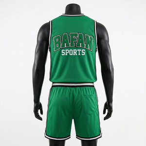 Conjunto de camiseta y pantalones cortos de baloncesto, transpirable, de malla de poliéster, uniforme verde con paneles laterales, logotipo personalizado por sublimación, para hombre. - Product Image 2