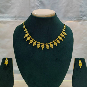 ชุดสร้อยคอทอง 18K ชุบทองเหลือง ดีไซน์ล็อคเก๋ๆ สำหรับผู้หญิง พร้อมต่างหูประดับเพชรเม็ดเล็ก เหมาะสำหรับงานหมั้น งานครบรอบ งานแต่งงาน และงานปาร์ตี้ - Product Image 1