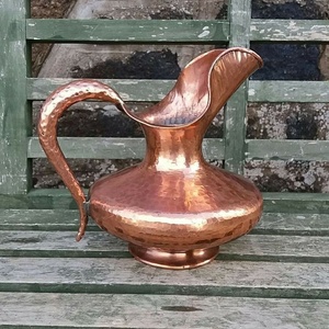 Carafe à eau en cuivre avec poignée, finition martelée, design vintage pour usage domestique - Product Image 3