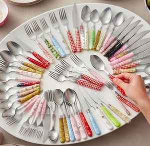 Ensemble de couverts en acier inoxydable avec poignée florale colorée, compatible lave-vaisselle, pour fêtes, mariages, usage domestique, collection de 8 pièces - Product Image 5