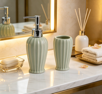 Ensemble d'accessoires de salle de bain en céramique personnalisable, moderne et simple, en deux pièces, respectueux de l'environnement, avec logo personnalisé, kit de bain pour la maison, les hôtels et les salles de bain