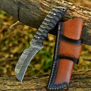 Cuchillo de Bushcraft de Acero de Damasco Forjado a Mano, Mango de Madera Pakka, Espiga Completa, Tipo Hawkbill, con Funda de Cuero, OEM Personalizado - Product Image 1