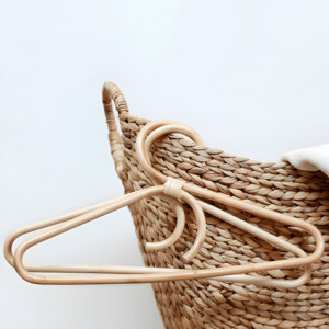 Accessoires de blanchisserie cintres en rotin pour enfants et adultes, cintre de séchage de vêtements de luxe, vente en gros - Product Image 5