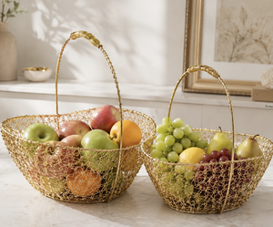 Panier à fruits élégant en fil doré avec poignée, bol de rangement décoratif en métal pour fruits et légumes, pour comptoir de cuisine, table à manger, maison - Product Image 1