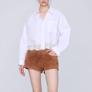 Chemise blanche courte boutonnée pour femme avec bordure en dentelle, chemisier décontracté à manches longues - Product Image 1
