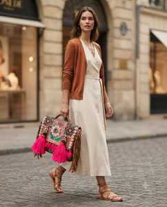 Bolso de Hombro de Macramé Tribal Vintage Hecho a Mano por los Banjara, Bolso Tipo Tote Étnico Tradicional Bohemio Indio, Resistente al Agua - Product Image 4