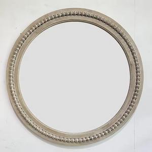 Miroir élégant qui illumine la pièce même les jours les plus ternes, la symétrie raffinée incarnant l'équilibre, la harmonie et une élégance intemporelle. - Product Image 4