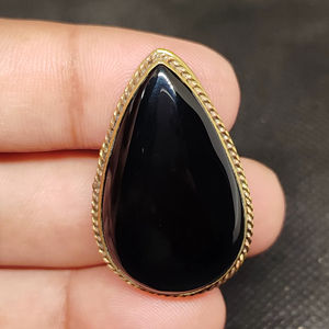 Pendentifs rainurés en onyx noir naturel de qualité AAAAA, breloques en pierre et métal laiton - Product Image 1