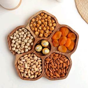 Plateau de service en bois en forme de fleur avec 5 compartiments pour noix, fruits secs, en-cas de fête, design minimaliste fait main - Product Image 1