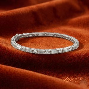 สร้อยข้อมือเทนนิสทรงกลมประดับมอสซาไนต์สีเงิน ตัวล็อคแน่นหนา ใช้ได้ทุกวัน เครื่องประดับแฟชั่น ของขวัญสำหรับผู้หญิงและผู้ชาย ระยิบระยับ สวมใส่สบาย มีสไตล์ - Product Image 4