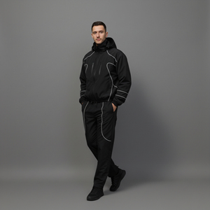 Conjunto deportivo de hombre OEM 100% nailon, logotipo impreso personalizado, color negro sólido con ribetes, ropa urbana transpirable, conjunto de 2 piezas para hombre - Product Image 2