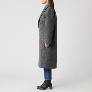 Manteau long élégant pour femme avec épaules structurées, texture lisse et coupe confortable pour les occasions formelles - Product Image 6