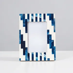 Cadre photo en résine fait main avec incrustation, motif géométrique bleu, cadre photo moderne, accent de décoration pour la maison - Product Image 6