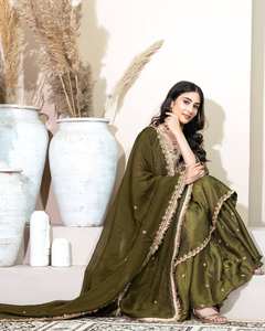 Conjunto de Salwar de Seda Simar con Estampado Floral Elegante de Kritva Fashion, con Dupatta, para Mujer, Largo hasta la Rodilla, Corte Regular, Reciclado, para Bodas y Diwali - Product Image 3