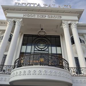 Rampe de balcon décorative en fer forgé sur mesure, garde-corps extérieur en métal pour villa, terrasse, balcon, et design de main courante d'escalier - Product Image 6