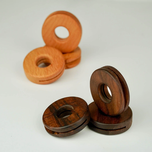El fabricante suministra clips de madera hechos a mano, elegantes y atractivos para sellar bolsas, en forma de donut. - Product Image 6