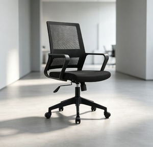 Chaise de bureau ergonomique en maille avec accoudoirs fixes, dossier ouvert, base en plastique, réglage manuel, design moderne - Product Image 1