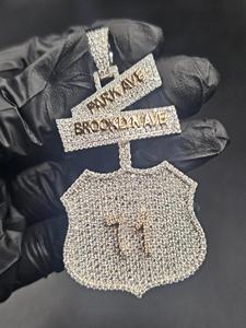 Colgante de Lujo Premium Unisex con Diseño de Letrero de Calle y Escudo, Totalmente Engastado con Diamantes de Moissanita VVS, Plata S925, Estilo Hip Hop, Placa con Nombre - Product Image 6
