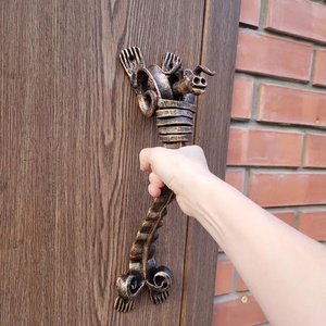 Manija de Puerta de Hierro Forjado a Mano con Recubrimiento en Polvo Resistente al Óxido, Estilo Tradicional con Acabado de Madera, Fácil de Instalar - Product Image 5