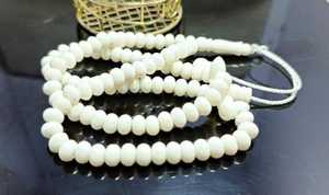 Tasbih Artisanal Moderne Écologique en Os, 99 Perles, Perles de Prière Islamiques de Forme Naturelle, Art de Collection - Product Image 2