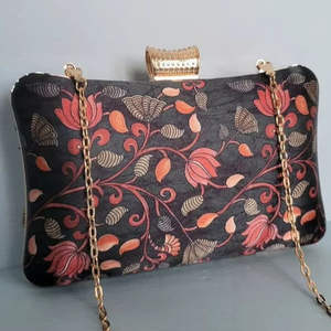 Sac à main artisanal de luxe indien, multicolore, forme baguette, durable, style ethnique, fait main, accessoires de mode en cristal, pour un usage décontracté - Product Image 3