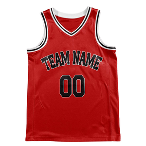 Ensemble d'uniformes de basket-ball personnalisés rouges style rétro, maillot et short unis, avec nom et numéro d'équipe, design classique - Product Image 3