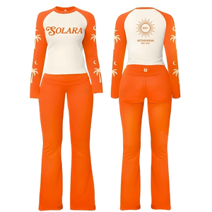 Conjunto de Pantalón y Camiseta Deportiva para Mujer, Premium, de Poliéster y Spandex, con Paneles Raglán en Naranja y Blanco, Sublimación, Logotipo Personalizado - Product Image 1