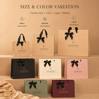 Sacs de shopping en carton personnalisés de luxe avec ruban et poignée, logo imprimé, emballage cadeau pliable et réutilisable pour vêtements