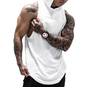 Une usine OEM produit des lots de débardeurs pour hommes de qualité supérieure avec des détails de logo personnalisés et une logistique d'approvisionnement mondiale. - Product Image 1