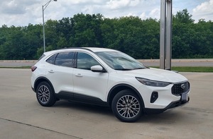 NUEVO Y EXCELENTE Ford Escape PHEV 2025 con Navegación, Asientos de Cuero, Faros LED Automáticos - Product Image 6
