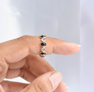 Anillo de Eternidad con Zafiro Azul Natural y Piedra Lunar en Oro Amarillo Sólido de 18K, con Cabujón Ovalado y Bisel de Piedras Preciosas, Piedra de Nacimiento de Septiembre - Product Image 3