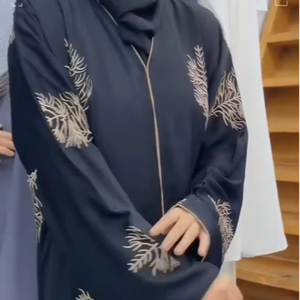 Elegante Abaya Larga Bordada a Mano para Mujer, Manga Larga, Transpirable, para Usar en el Eid - Product Image 1