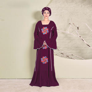 Caftán bordado en rayón con diseño de motivos llamativos, dobladillo fruncido, mangas acampanadas anchas y elegante silueta de longitud completa. - Product Image 5