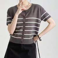 Cardigan en viscose rayé élégant et respirant pour femme, tricoté à la machine, à manches courtes, col rond, boutonné sur le devant