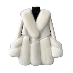 Veste cape asymétrique sans manches en similicuir PU avec col en fourrure pour femme – Idéale pour toutes les saisons (hiver, automne, printemps, été) - Product Image 4