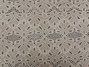 Tela de Algodón Blanco Premium de Fábrica al por Mayor con Bordado Schiffli - Material Floral con Ojales de Diamante y Calado para Vestidos - Product Image 1