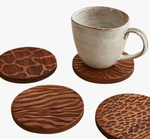 Sous-verre en résine et bois tendance et unique – Idéal pour la décoration moderne de salle à manger, salon, bureau ou maison – Idée cadeau – Catégorie de produit : Tapis et sous-plats - Product Image 2