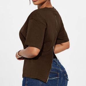 T-shirt côtelé marron uni pour femme, coupe droite, décontracté, avec fermeture éclair au dos, manches courtes, ourlet incurvé, style hip-hop, idéal pour la gym - Product Image 3