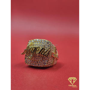 Anillo de Plata de Ley 925 Premium con Diseño de Letras y Diamantes de Moissanita para Minoristas de Joyería de Moda Iced Out - Product Image 6