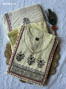 Ensemble Kurti en coton de qualité supérieure pour occasions spéciales, avec pantalon et dupatta, imprimé à la main et orné de miroirs – Fournisseur de Surat - Product Image 4
