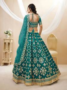 Magnifique Lehenga Choli en soie d'art traditionnel avec broderie en feuille et Zari, séchage rapide, fabriqué à Surat, prix de gros - Product Image 2