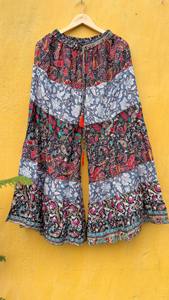 Pantalon palazzo en patchwork de soie de sari recyclée, écologique, respirant, style bohème hippie, coupe large, pour l'été - Product Image 4