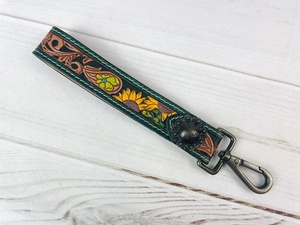 Porte-clés en cuir repoussé à la main floral fait à la main avec motifs Country wild west et accents aztèques porte-clés en cuir personnalisé lanière - Product Image 4