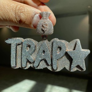 จี้เพชรโมอิสซาไนต์ทรง TRAP Star เงินแท้ 925 ประดับเพชรแบบไมโครเพฟ สไตล์ฮิปฮอป จี้สลักชื่อตามสั่ง จี้สองชั้น - Product Image 4